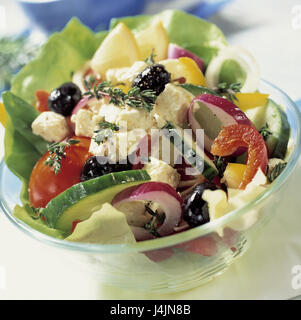 Glas-Schale, Bauern Salat, Schafskäse, Detail Stillleben, Schüssel, Schale, Glasschale, Salat, zusammengeführt, in griechischer Sprache, Ernährung, gesund, Vitamine, reich an Vitaminen, schließen sich Stockfoto
