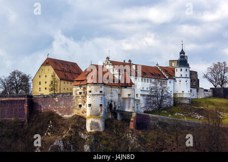 Heidenheim ein der Brenz, Baden-Württemberg, Deutschland – 9. März 2013: Hellenstein Castle (Schloss Hellenstein) oberhalb der Stadt Heidenheim an der Bren Stockfoto