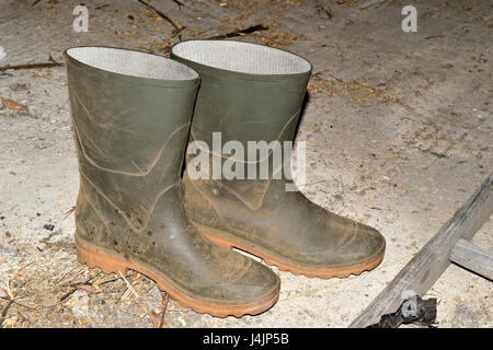 alten schlammigen Galoschen Stockfoto