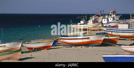 Italien, Kalabrien, Soverato Marina, Strand, Angelboote/Fischerboote Süditalien, Sandstrand, Boote, Bootssteg, Wirtschaft, Fischen, Meer, Ionisches Meer Stockfoto