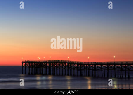 Ruhe bei Pacific Pier San Diego, Kalifornien während der Dämmerung Stockfoto