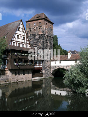 Deutschland, Bayern, Franken, Nürnberg, Pegnitz, Weinstadl in des Henkers Brücke außerhalb, Mittelfranken, Stadt, Innenstadt, Teil der Stadt, Altstadt, Gebäude, Haus der größte Fachwerk-Gebäude Deutschlands, Fachwerk, Fachwerk, 48 m lang, ehemalige Leprastation, Pest Haus, kranken Menschen heute Hall des Wohnsitzes, Ort von Interesse, Fluss, Straße der Kaiser und Könige Stockfoto