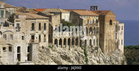 Italien, Kalabrien, Tropea, Old Town, Süditalien, Meer, Blick aufs Mittelmeer, Tyrrhenisches Meer, Blick auf die Stadt, Häuser, Wohnhäuser, Galle Küste zu Küste Stockfoto