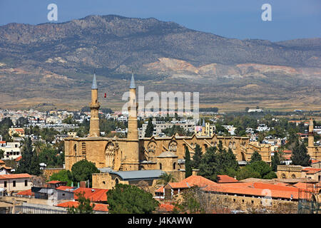 Die Selimiye-Moschee (frühere St. Sophia Cathedral) in der Altstadt von Nikosia (Lefkosia) die letzte geteilte Hauptstadt der Welt, Zypern. Stockfoto