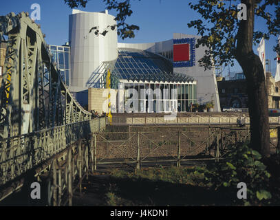 Deutschland, Köln, Imhoff Stollwerck Schokolade Museum, Eingang Bereich, Ansicht, Besucher North Rhine-Westphalia, Museum, Schokoladenmuseum, Schokoladenmuseum, Gebäude, Struktur, Eingang, Glasfront, Treppen, Sehenswürdigkeit, draußen Stockfoto