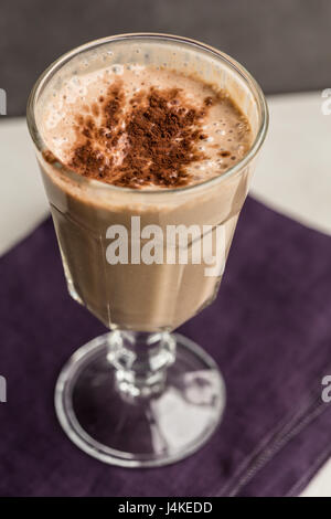 Pilz Latte in einem Glas Stockfoto