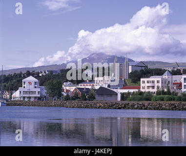 Akureyri, Island, Blick auf die Stadt, Kirche Europas, Insel, Island, Nordisland, Norden, Stadt, Pfarrkirche, Hafenbecken, Denkmal, Statue, Ort von Interesse Stockfoto