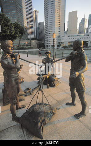 Singapur, The River Trommeln, Bronze Skulptur, "A Great Emporium" Asien, Süd-Ost-Asien, Republik Singapura, Stadt, Hauptstadt, Stadt, Hintergrund, Hochhäuser, Wolkenkratzer, Statuen, Denkmal, Männer, drei, anders, Austausch, Handel, Geschäft, Stockfoto