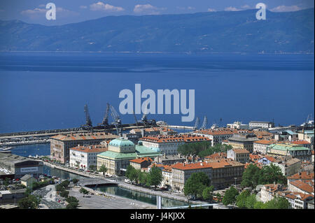 Kroatien, Rijeka, Blick auf die Stadt, Hafen, Verladekräne Europa, Südost-Europa, Balkan Halbinsel, der Balkan-Halbinsel, Republika Hrvatska, nordwestlichen Kroatien, Stadt Fiume, Gebäude, Hafen, Fracht Hafen, Kräne, Kvarnerbucht, Adria, Adria, Mittelmeer Stockfoto