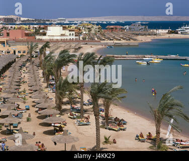 Ägypten, Hurghada, Hoteleinrichtungen, Strand, Afrika, Rotes Meer, Hotelstrand, Giftun Beach Resort, Strand, Tourismus, Tourist, Urlaub, Urlaub am Meer, Palmen, Übersicht, Übersicht Stockfoto