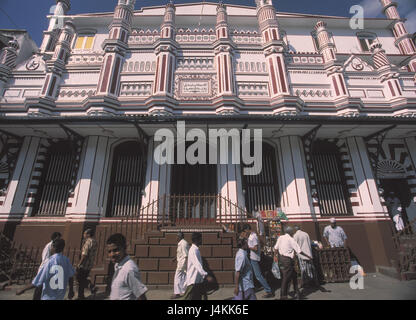 Sri Lanka, Kandy, Altstadt, Moschee, Fassade, Passant Asien, Südasien, Inselstaat Sri Lanka Prajatantrika Samajavadi Janarajaya, Insel, Kandi, Stadt, Teil der Stadt, Kotugodella Vidiya Straße, Gebäude, Struktur, Architektur, glauben, Religion, islamische, Islam, Kirche, Heilige Bau Stockfoto