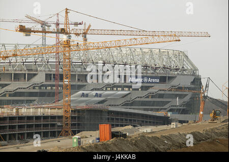 Deutschland, Bayern, München, Fröttmaning, Allianz Arena, Baustelle, detail, nur redaktionell! Europa, Oberbayern, Landeshauptstadt, Stadt, Stadt, Teil der Stadt, Männer bei der Arbeit, Fußballstadion, Sportarena, Fußballarena, Bauphase, Shell, Krane, Fußballverein TSV 1860 München, Bayern München, Korruption, Korruption, Bestechung, bestechen, Skandal, Bau-Skandal Stockfoto