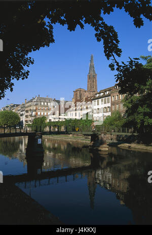 Frankreich, Elsass, Straßburg, Blick auf die Stadt, Kathedrale, Fluss Ill, Europa, La France, République Française, Elsass, Straßburg, Stadt, Gebäude, Struktur, Cathédral Notre Dame, Straßburger Dom, Kirche, Heilige Bau, Kirchturm, Architektur, Ort von Interesse zu überbrücken Stockfoto