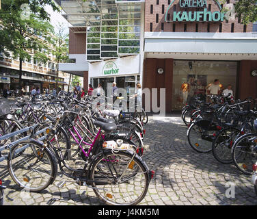 Deutschland, Nordrhein-Westfalen, Münster, Fußgängerzone, Fahrrad-Parkplatz, Fahrräder Europa, Stadt, Fahrrad Stadt, shopping Street, Einkaufszentrum, Vorplatz, Fahrradständer, Räder, legte, draußen Stockfoto