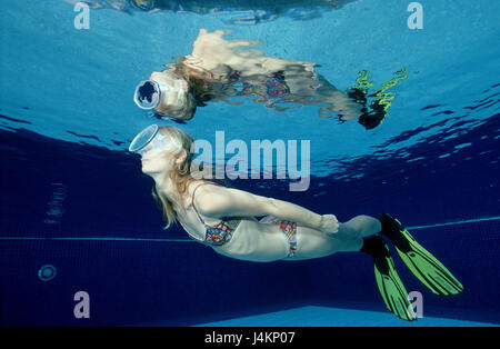 Frau, Schwimmbäder, skin-dive Stockfoto