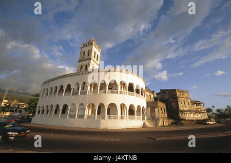 Die Komoren-Archipel, Blick auf die Insel Grand Comore, Moroni, Stadt, Moschee Afrika, Inselstaat, Indischer Ozean, Njazidja, Stadt, Ort von Interesse, Stadtbild, Kirche, Heilige Bau, Vendredi-Moschee, Architektur, Turm, Minarette, glauben, Religion, Islam, schöne Wolken, Himmel, Cloudies, Weitwinkel, Weitwinkel-Aufnahme Stockfoto