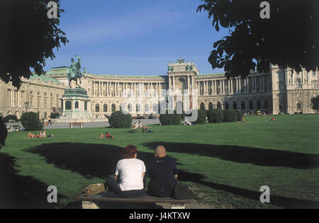 Österreich, Wien, heroischen quadratisch, New Castle, Reiterstatue Europa, Bundeshauptstadt, Kapital, quadratisch, Gebäude, Palast, Baustil, Architektur, Architektur, Barockfassade, Statue, Bronzestatue, bluten, Park, Park, Tourist, Ort von Interesse, die Kultur, die Straße der Kaiser und Könige Stockfoto