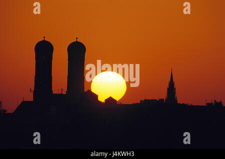 Deutschland, Bayern, München, silhouette, Liebfrauenkirche, Detail, Türme, Sonnenuntergang Europa, Oberbayern, Kathedrale unserer lieben Frau, Kirche, Kirchtürme, twin Towers, Struktur, Architektur, Kultur, Ort von Interesse, Nachleuchten, Abendsonne, Sonne, Romantik, glauben, Religion Stockfoto