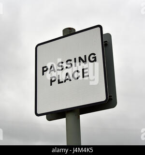 Passing Place Straßenschild. Ross and Cromarty, Schottland, Vereinigtes Königreich, Europa. Stockfoto