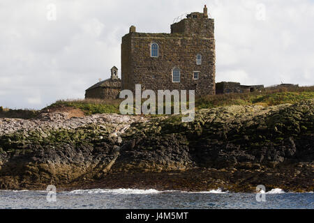 Castell Turm, am Inner Farne Insel, vor der Küste von Northumberland in England. Pele-Turm ist mittelalterlichen Ursprungs. Stockfoto