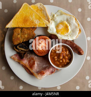 Ein englisches Frühstück serviert in Northumberland in England. Stockfoto