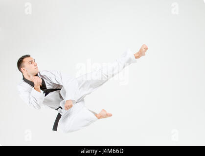 Der Karate-Mann mit schwarzem Gürtel Stockfoto