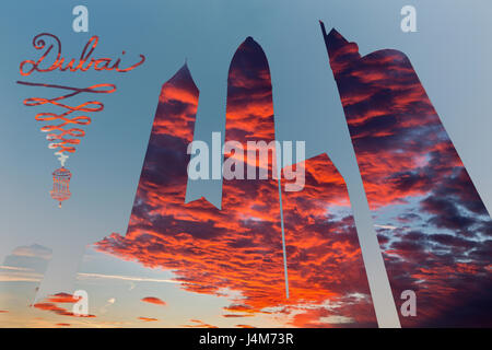 Dubai - Illustration und Pohto Montage von Wolkenkratzern und Abend Wolkengebilde. Stockfoto