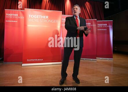 Ehemalige Prime Minster Gordon Brown anlässlich einer arbeitsrechtlichen Kampagne Veranstaltung im Teatro Adam Smith in Kirkcaldy. Stockfoto