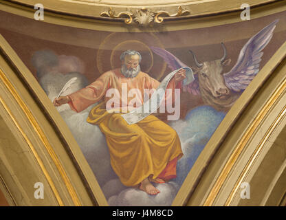 TURIN, Italien - 13. März 2017: Das Fresko des Heiligen Lukas der Evangelist in der Kuppel der Kirche Chiesa di Santo Tommaso von C. Secchi von Bechin von 20. Jhdt. Stockfoto