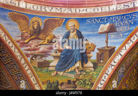 BERLIN, Deutschland, Februar - 15, 2017: Das Fresko des Heiligen Markus der Evangelist in Kuppel des Rosenkranz-Basilika von Friedrich Stummels, Karl Wenzel und T Stockfoto