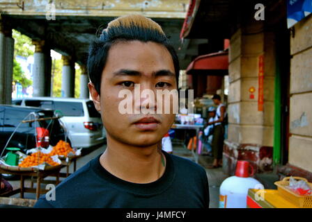 Ernsten Mann, Straßen von Yangon, Myanmar Stockfoto