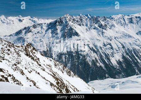 Blick vom Gaislachkogel im Ötztal, Österreich nach unten ins Venter Tal. Stockfoto