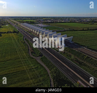 Luftaufnahme des AV Mediopadana high-Speed Railway Station von Santiago Calatrava in Reggio Emilia, Emilia Romagna, Italien Stockfoto