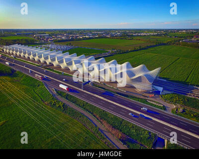 Luftaufnahme des AV Mediopadana high-Speed Railway Station von Santiago Calatrava in Reggio Emilia, Emilia Romagna, Italien Stockfoto