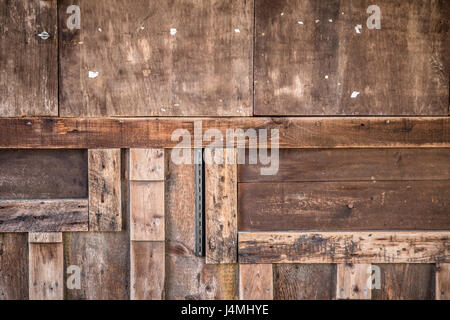 Grobe Holz Textur mit Paneelen Stockfoto