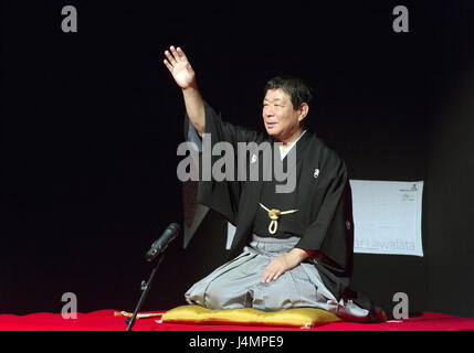 Yanagiaya Sankyo Rakugo Performer präsentiert die traditionelle Storytelling-Leistung auf der Event-Organisation durch Japan Foundation am 13. November 2012 in Buda Stockfoto