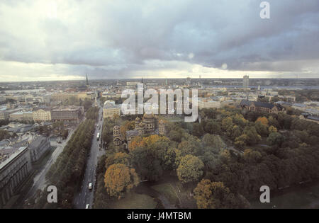 Lettland, Riga, Stadt Übersicht Europa, Nordosteuropa, die baltischen Staaten, Latvija, Hauptstadt, Stadt, Reval Hotel Latvija, Skyline Bar, Skyline Bar, Sichtfenster, 26. Stock anzeigen Fenster, Ansicht, Übersicht, Panoramablick, Alexander Boulevard, Kirche, Kathedrale Russisch-Orthodoxen, bewölkten Himmel, Gewitterstimmung, Regen Wetter Stockfoto