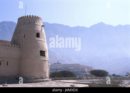 Oman Musandam Halbinsel, Bukha, Fort vorne, Osten, im Nahen Osten, Naher Osten, Arabische Halbinsel, Sultanat Oman, Region Musandam, Küstenregion, Galle Küste, Gebäude, Struktur, Festung, Turm Stockfoto