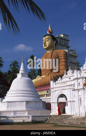 Sri Lanka, Dikwella, Tempel Wewurukannala Vihara, Mönch, Buddha-Statue, 50 m hohen Südasien, Insel, Inselstaat, Provinz des Südens, Dickwella, Tempel, Kloster, buddhistischer, Buddhismus, glauben, Religion, Kloster-Anlage, Wewurukannala Kloster, Statue, weitgehend, Buddha, glauben, Religion, Mann, buddhistische, kein Model-Release! Stockfoto