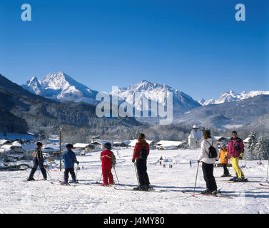 Deutschland, Berchtesgadener Land, Oberau, lokale Ansicht, Ski Piste, Ski, Winter Europa, Bayern, Berchtesgaden, Luftkurort, Kirche, Start-und Landebahn, Skifahren, Ski-Kurs, Ski Alpin, Sport, Wintersport, Konzeption, Saison, Kälte, Tourismus, Skiurlaub, Winterurlaub, Urlaubsziel, Berge, Watzmann, bluten Alp, kalt für hohe, Stockfoto