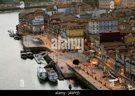 Abend, Cais da Ribeira, Fluss Douro, Ribeira Stadt vierten, alte Stadt, Porto, Portugal, Stockfoto