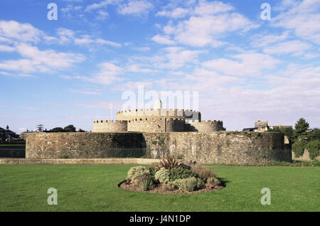 Großbritannien, England, Kent, beschäftigen Burg, Schloss, Schloss Gebäude, Schloss, Schlosspark, Struktur, Architektur, Ort von Interesse, Reiseziel, Tourismus, Sommer, bewölkter Himmel, menschenleer, Stockfoto