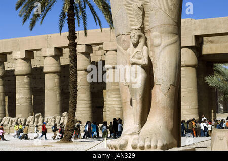 Ägypten, Nil Senke, Luxor, Tempel Anlage Karnak, Amun-Tempel, Gericht, Statue, Detail, Besucher, Stockfoto