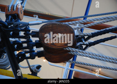 Segeln, Schiff, Taue, Seile, Block, Segelschule Schiff Gorch Fock, mittlere Nahaufnahme, Detail, Stockfoto