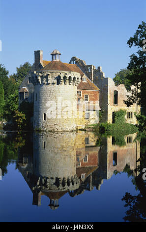 Großbritannien, England, Kent, Scotney Castle, Spiegelung, Wasser Oberfläche, Stockfoto