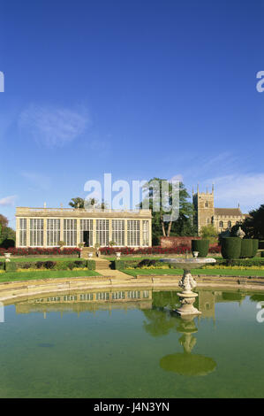 Großbritannien, England, Lincolnshire, Grantham, Belton House, Orangerie, Brunnen, Stockfoto