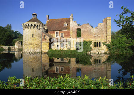 Großbritannien, England, Kent, Scotney Castle, Spiegelung, Wasser Oberfläche, Stockfoto