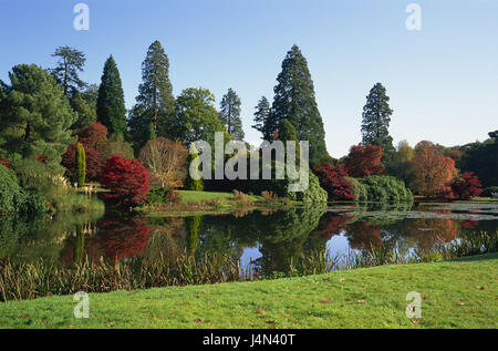 Sussex, Großbritannien, England, Sheffield park wachen, Bäume, Herbstlaub, Spiegelung, Wasseroberfläche, Stockfoto