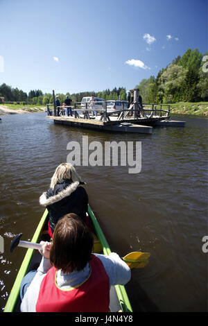 Lettland, Sigulda, Gauja Fluss, Autofähre, Kanu-Fahrer, Stockfoto