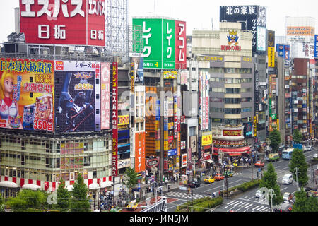 Japan, Tokio, Shinjuku Bezirk, Yasukuni-Dori-Straße, Stockfoto